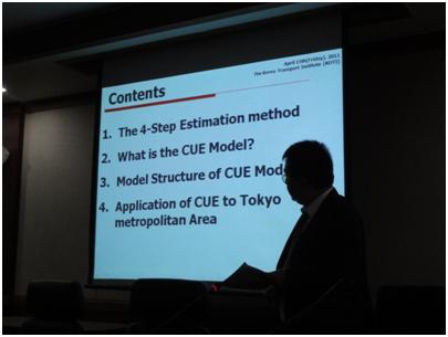 発表の様子（山崎清；㈱価値総合研究所）